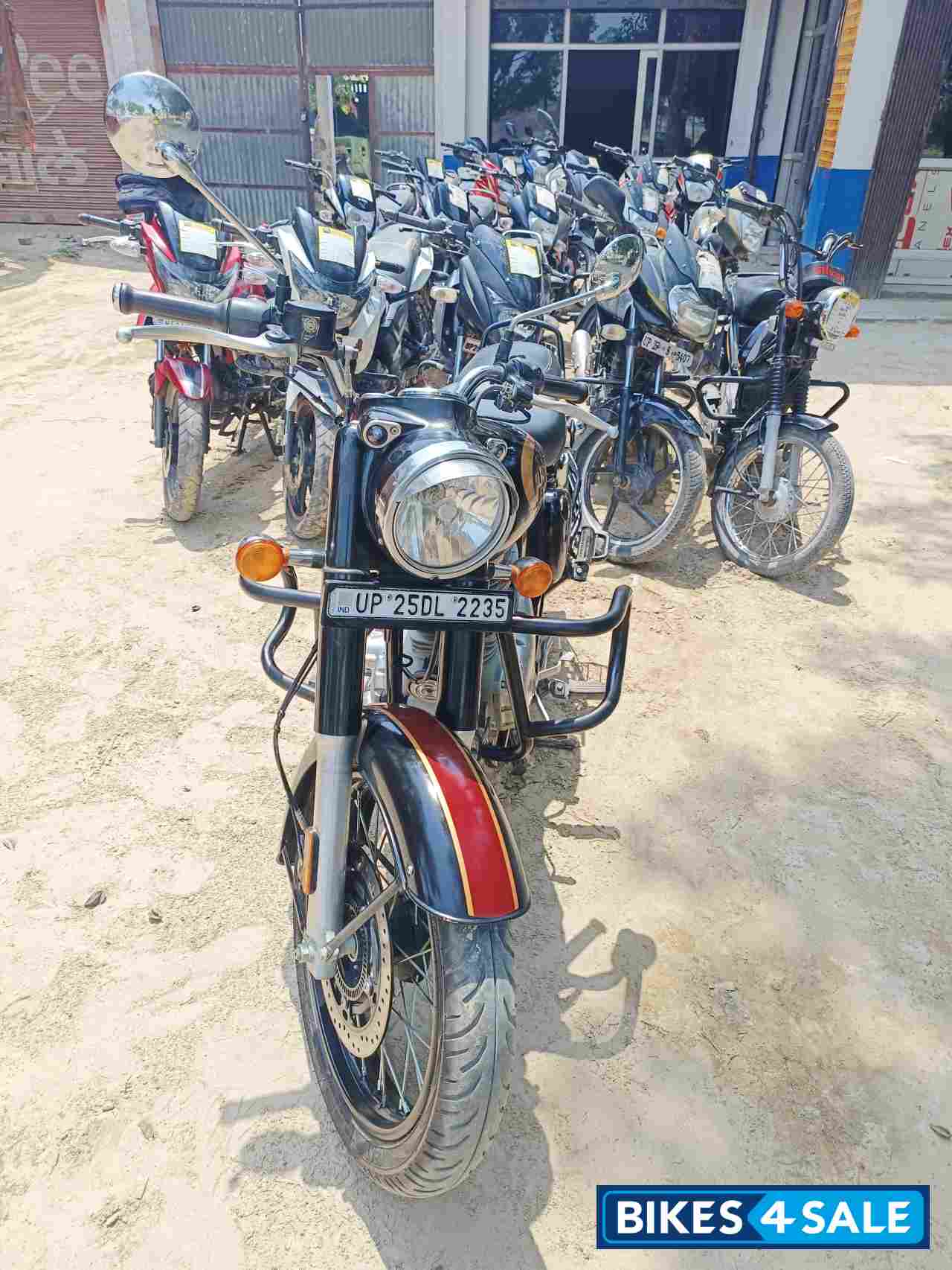 Black Royal Enfield Bullet 350