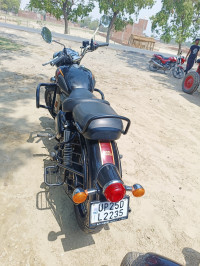 Black Royal Enfield Bullet 350