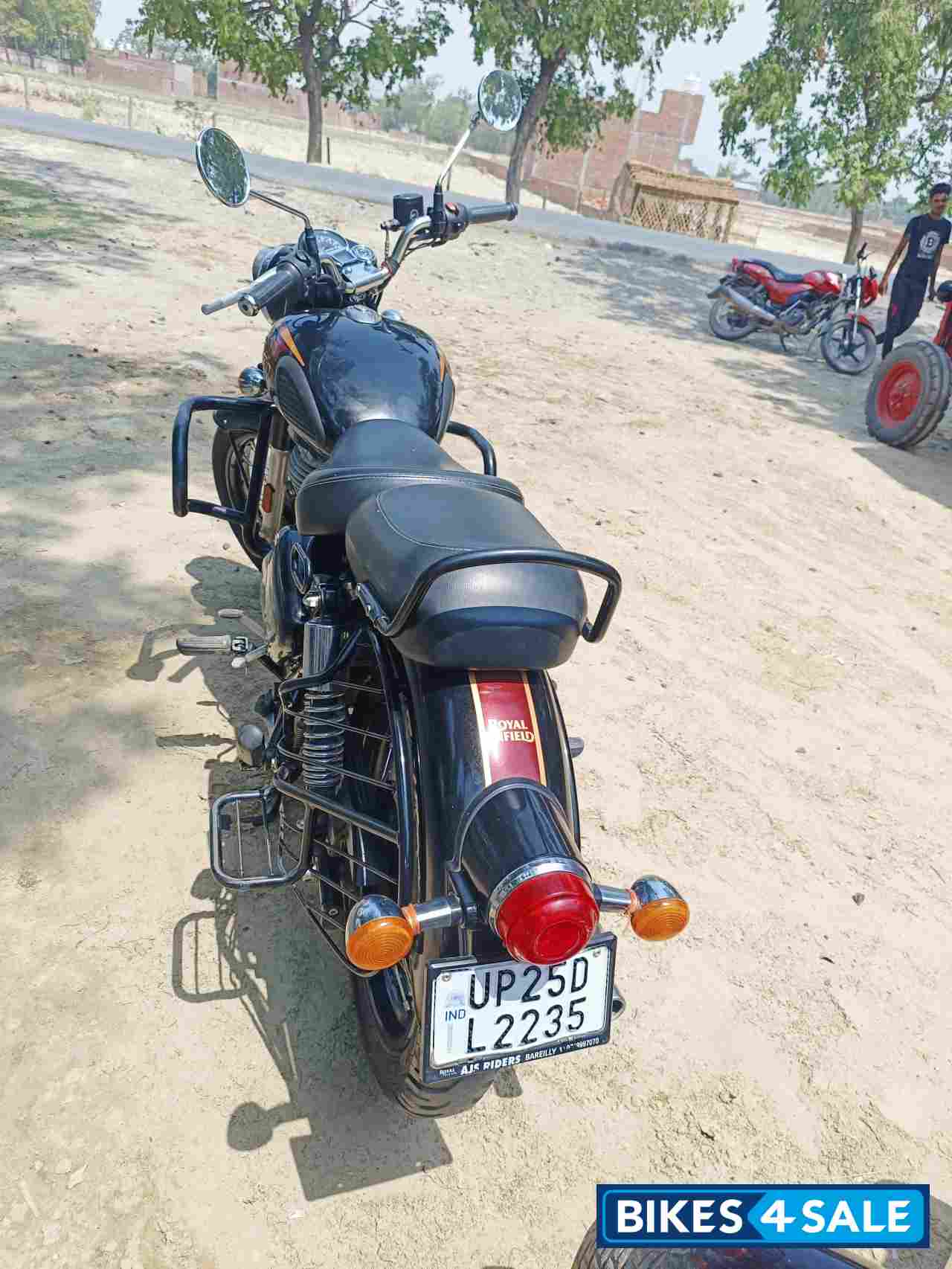 Black Royal Enfield Bullet 350