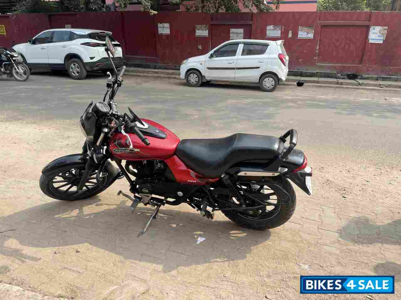 Bajaj Avenger Street 180