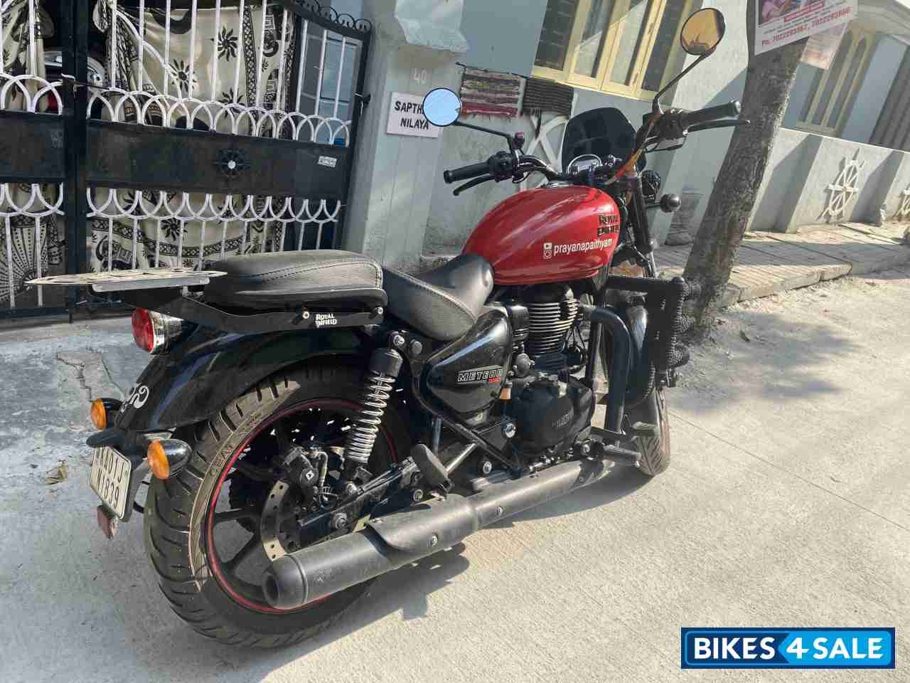 Red Royal Enfield Meteor 350