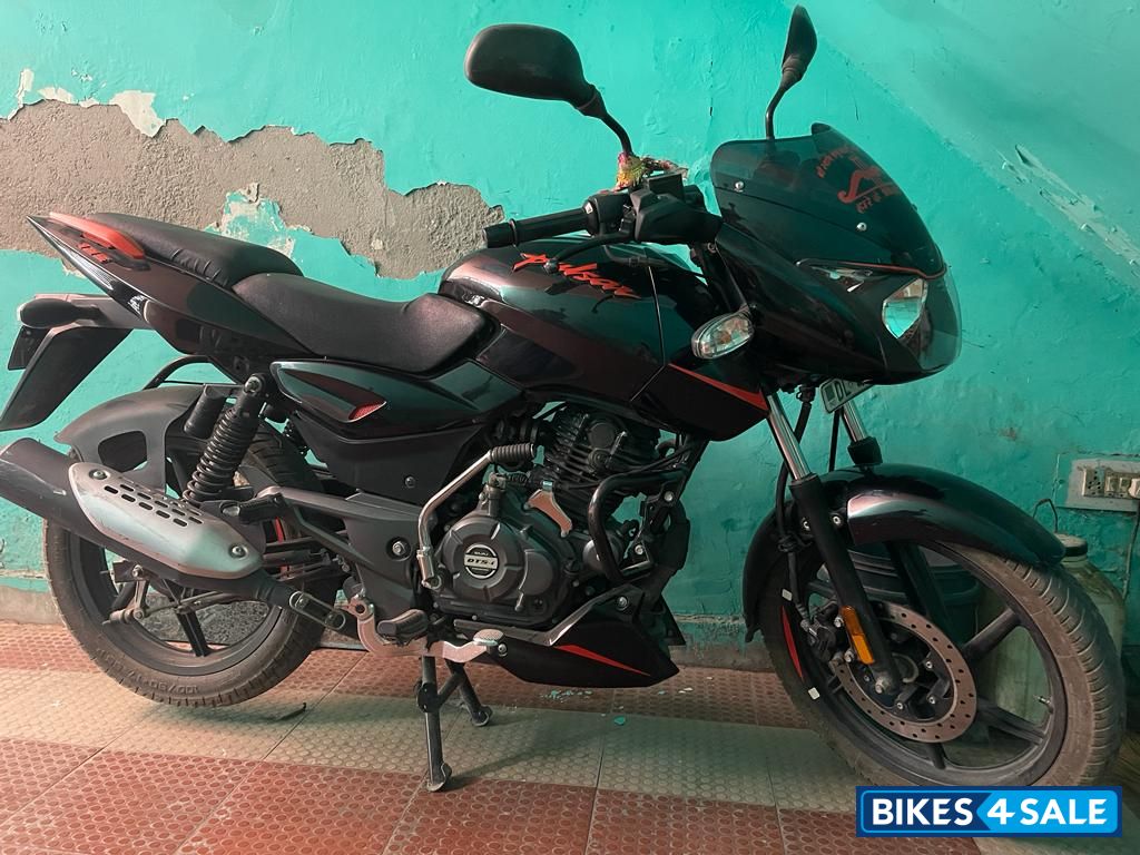 Black Bajaj Pulsar 125
