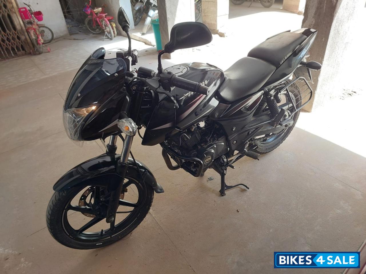 Bajaj Pulsar P150 Twin Disc Split Seat