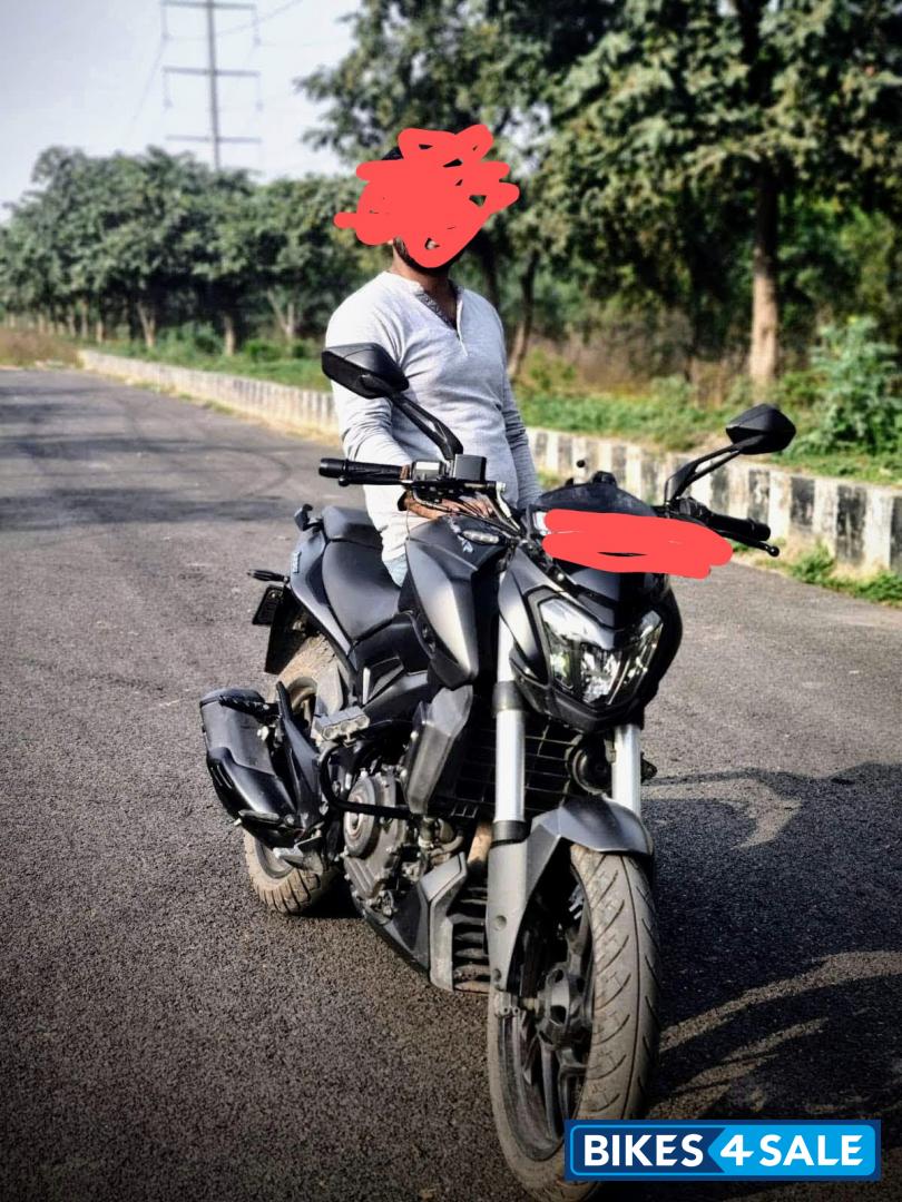 Black Bajaj Dominar 250