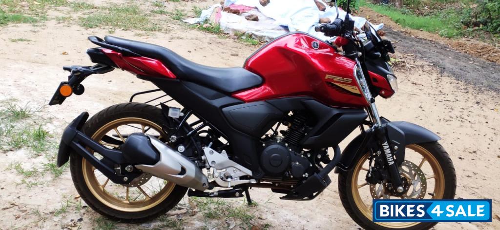 Red Yamaha FZ-S FI V3