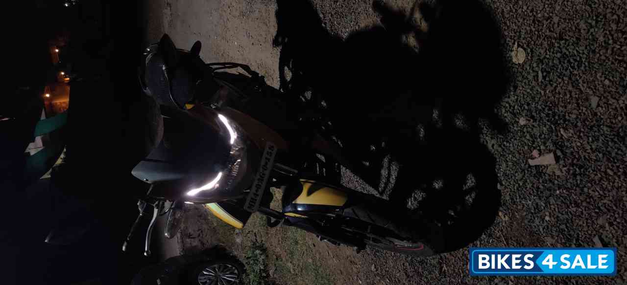 Black And Yellow TVS Apache RTR 160 Black And Yellow TVS Apache RTR 160