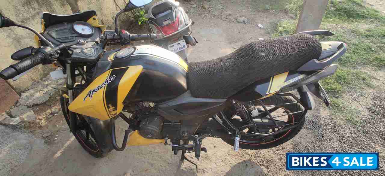 Black And Yellow TVS Apache RTR 160 Black And Yellow TVS Apache RTR 160