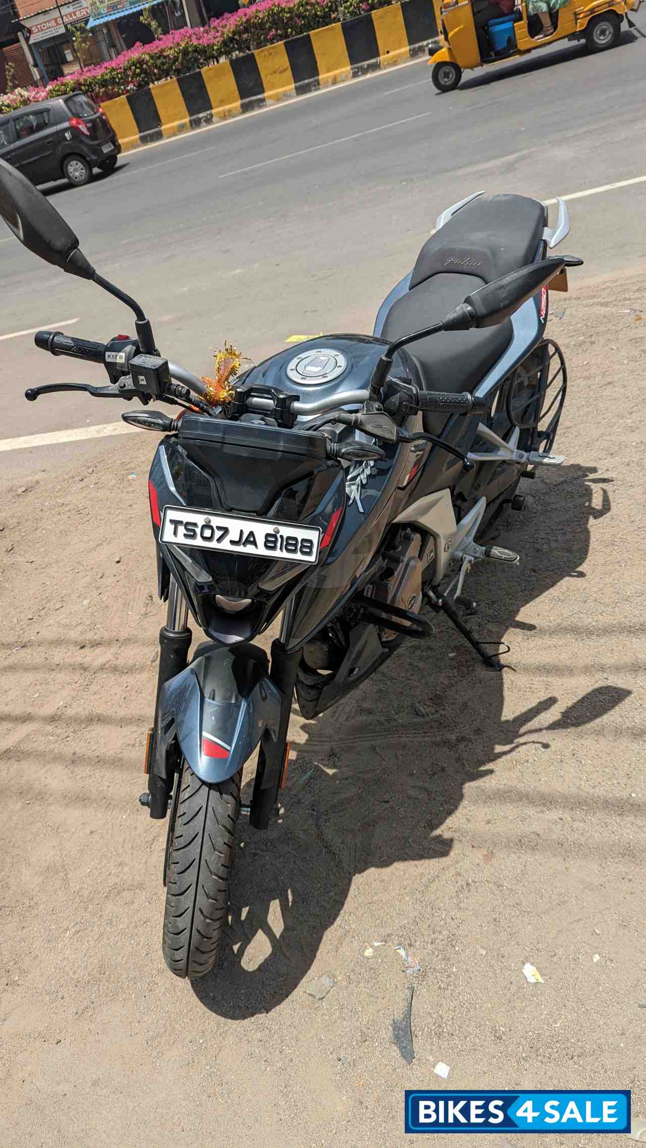 Black Bajaj Pulsar N250