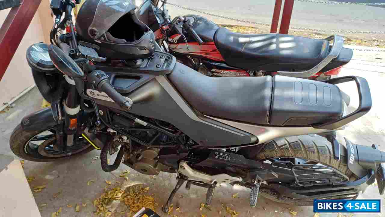 Husqvarna Svartpilen 250