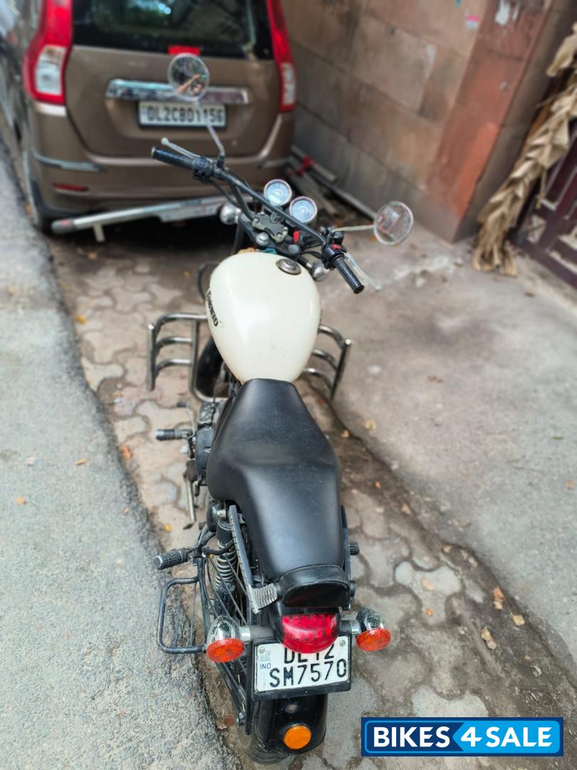 White Royal Enfield Thunderbird X 350