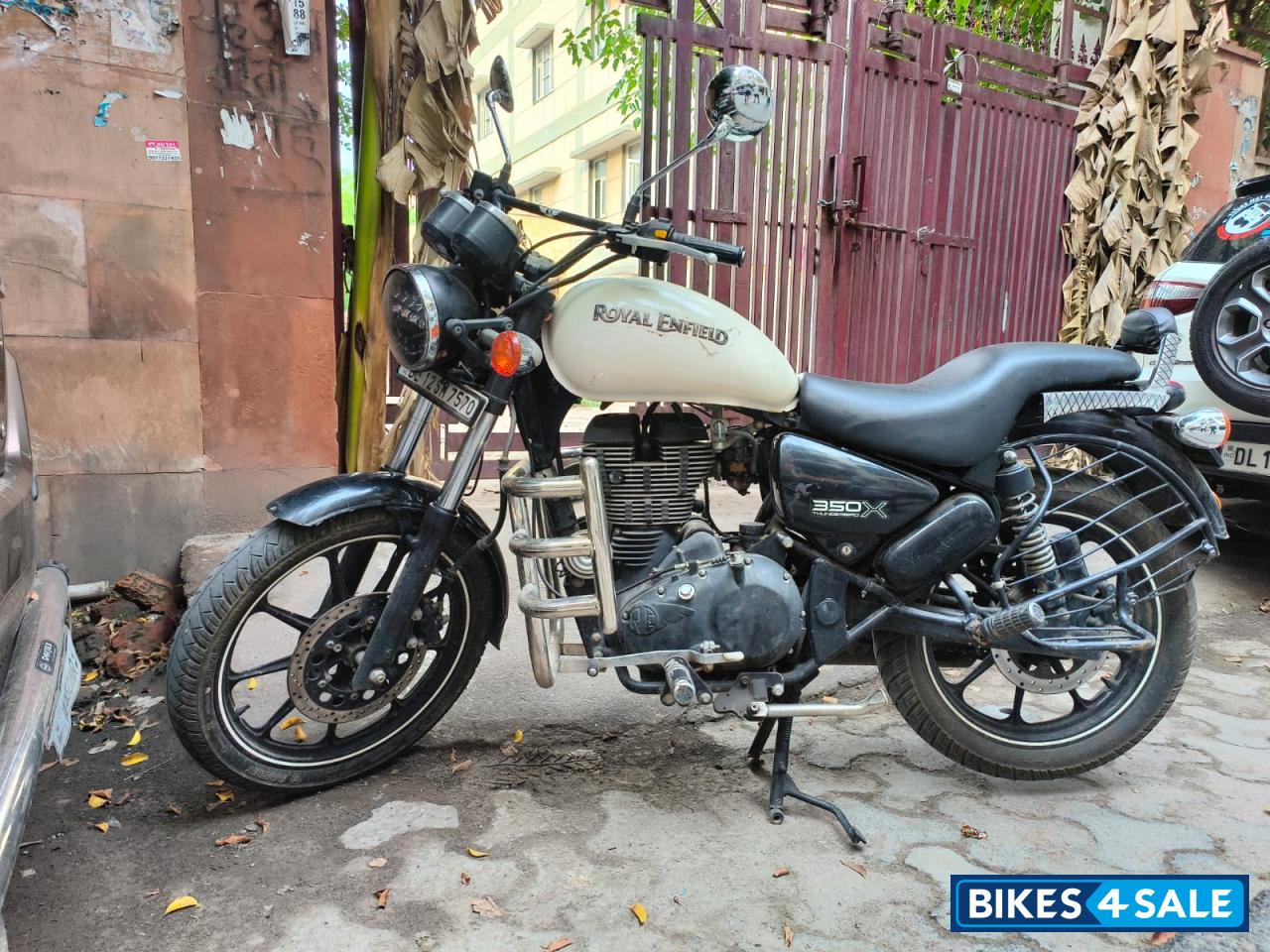 White Royal Enfield Thunderbird X 350