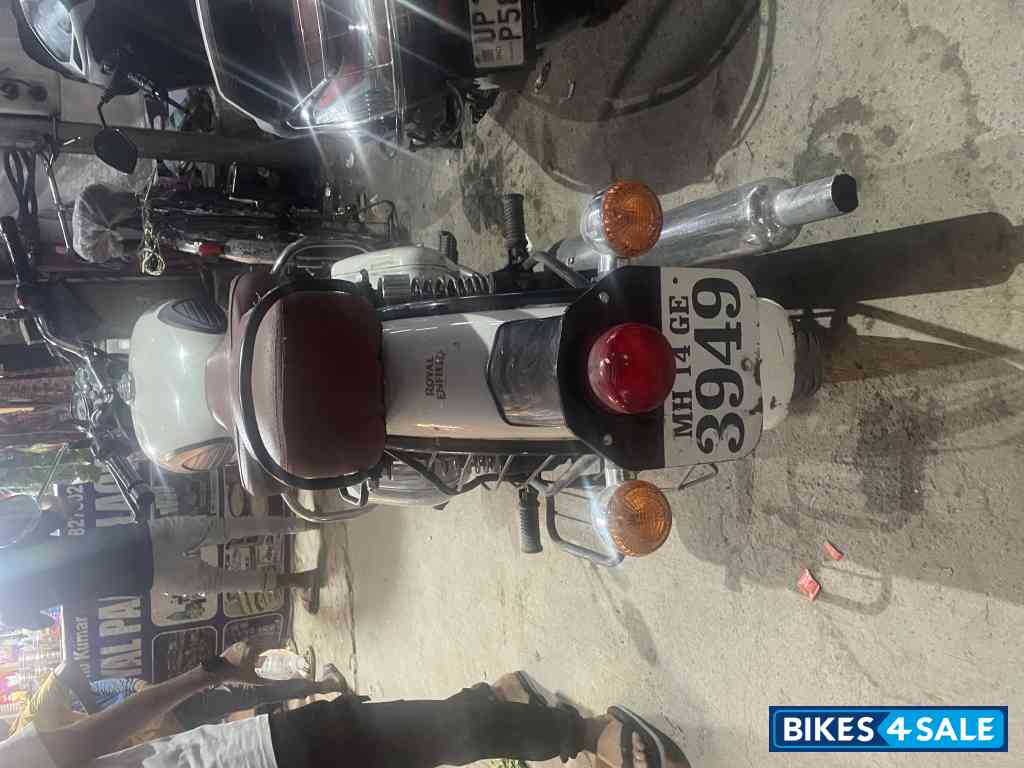 White Royal Enfield Classic 350