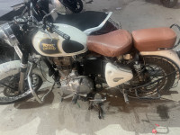 White Royal Enfield Classic 350