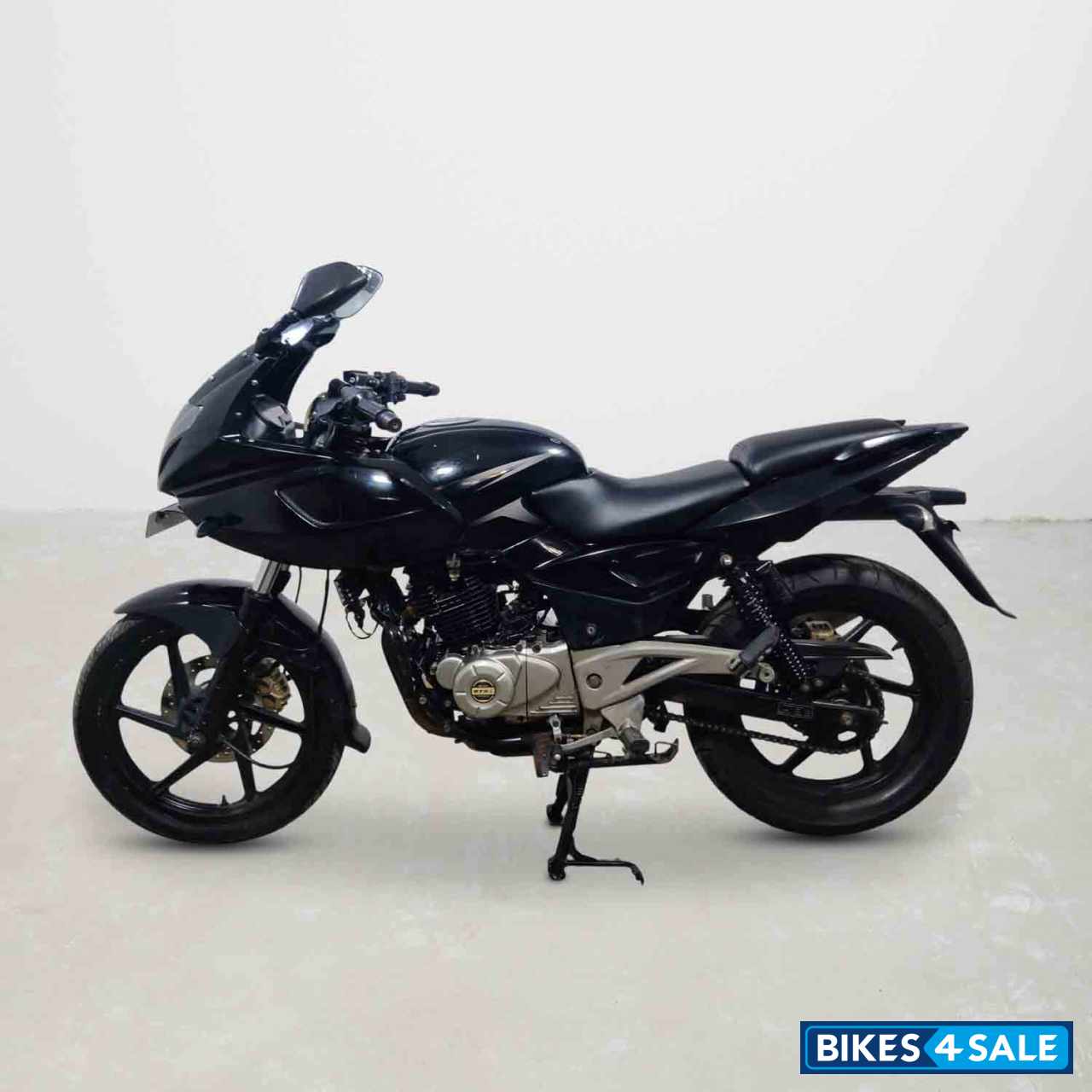 Bajaj Pulsar 220F
