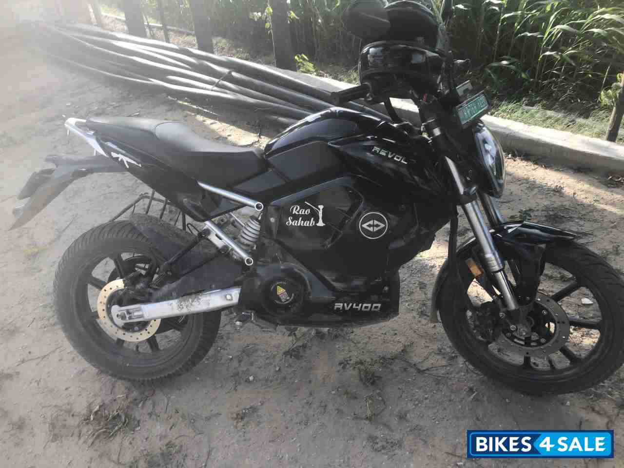 Revolt RV 400 Revolt RV 400