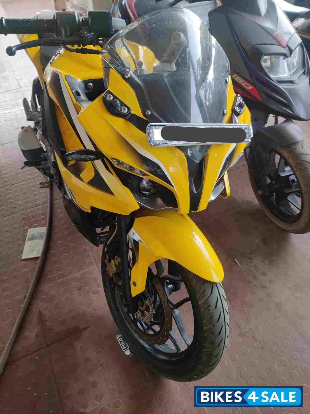 Yellow Bajaj Pulsar RS 200 ABS Yellow Bajaj Pulsar RS 200 ABS