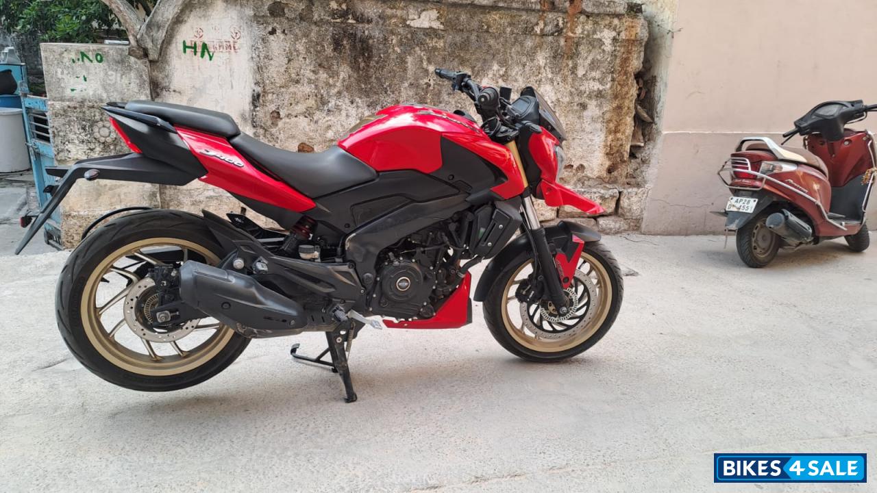 Canyon Red Bajaj Dominar 400
