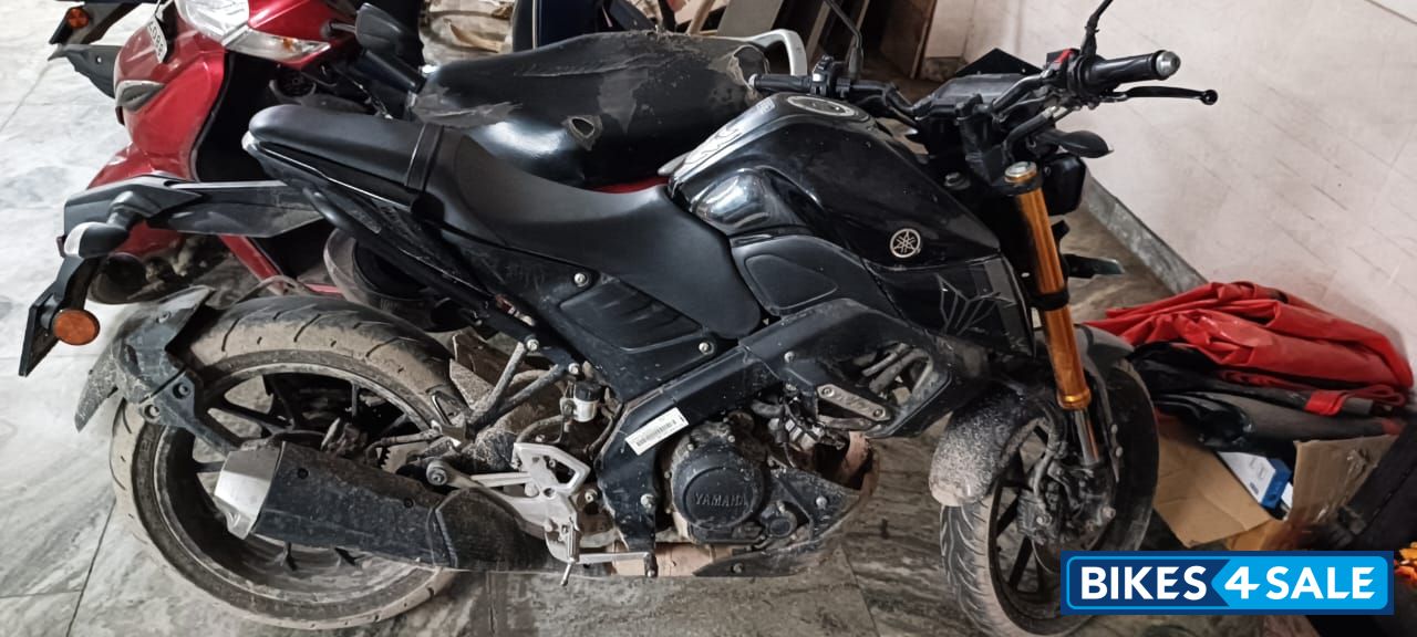Black Yamaha MT-15