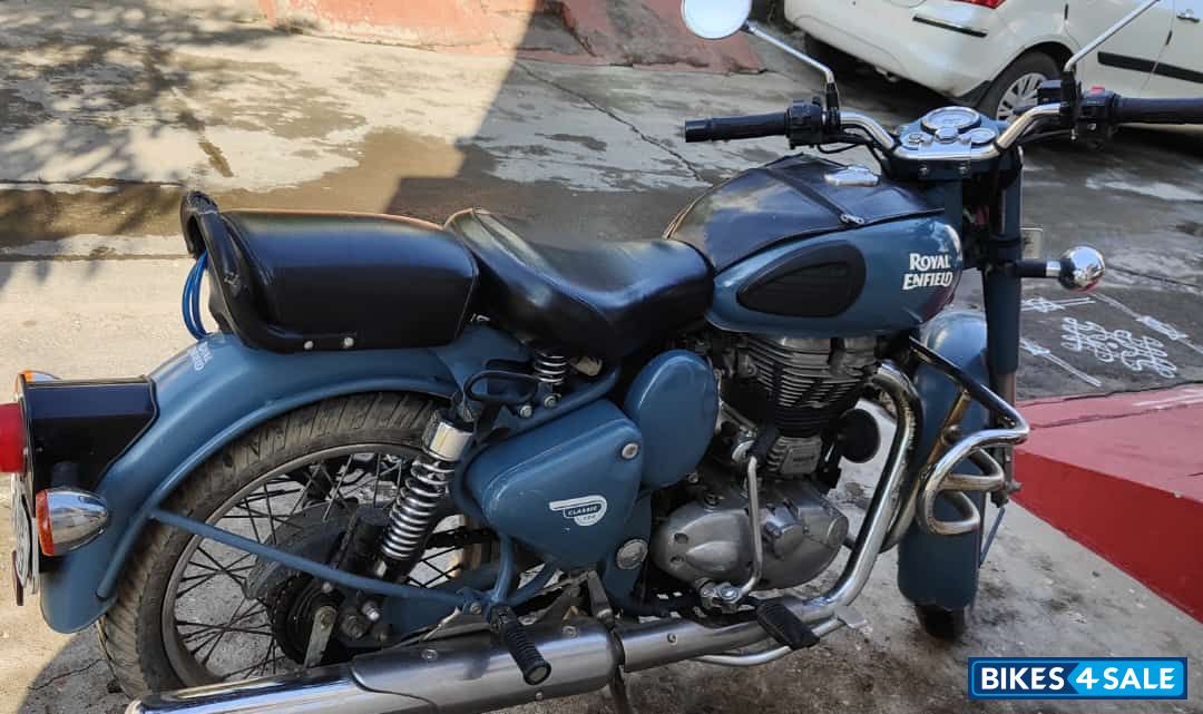 Royal Enfield Classic Squadron Blue