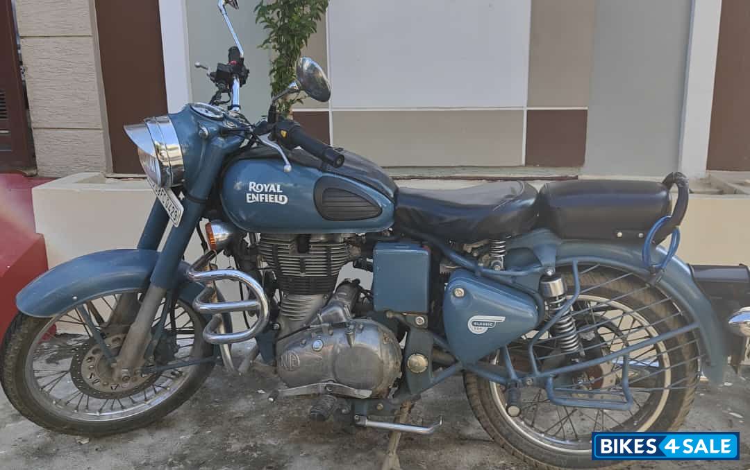 Royal Enfield Classic Squadron Blue Royal Enfield Classic Squadron Blue