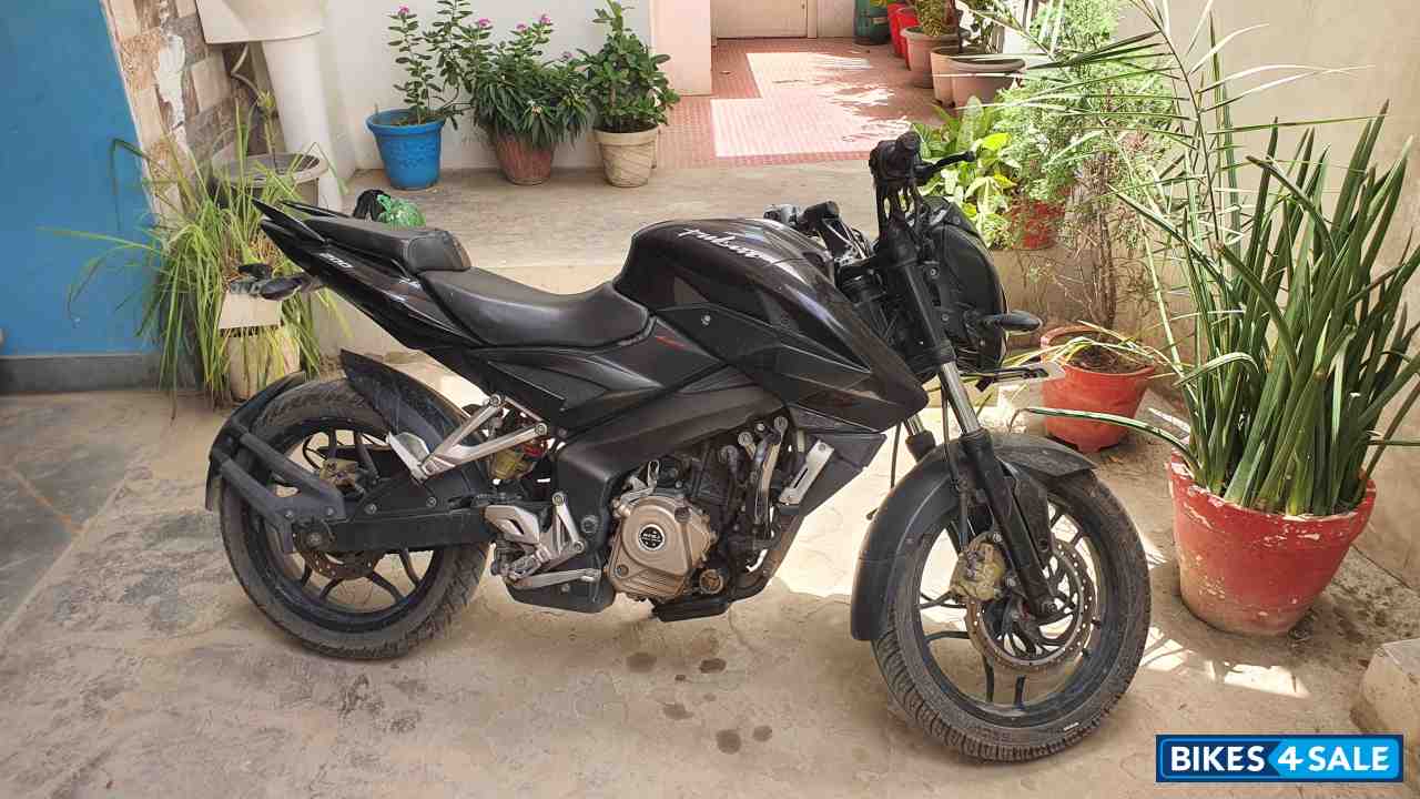 Bajaj Pulsar 200 NS