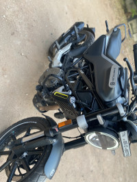 Husqvarna Svartpilen 250