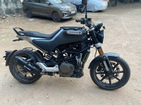 Husqvarna Svartpilen 250