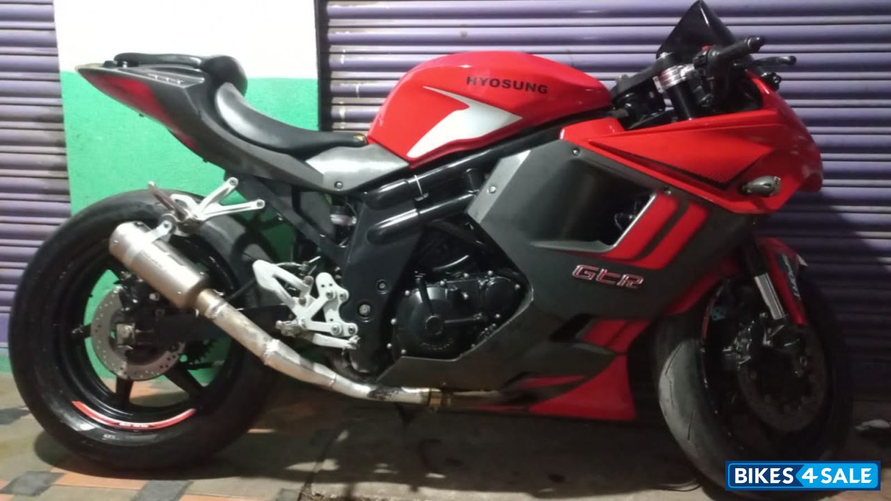 Hyosung GT650R