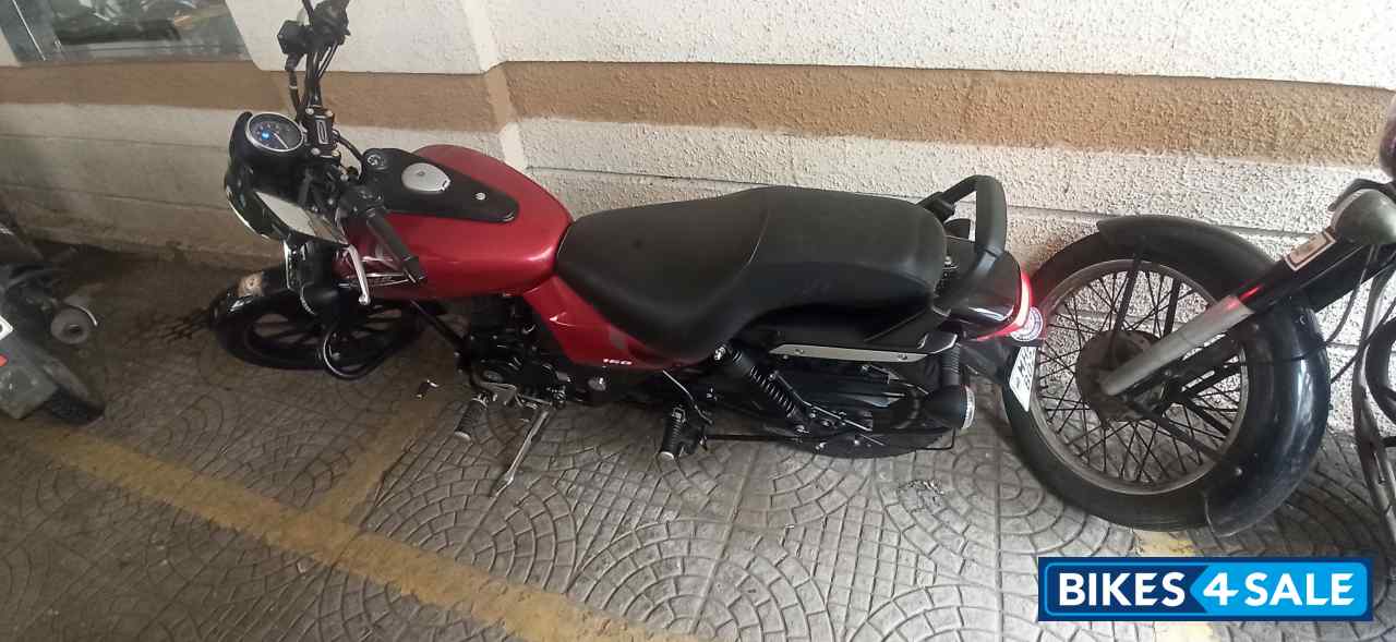 Red Bajaj Avenger Street 160