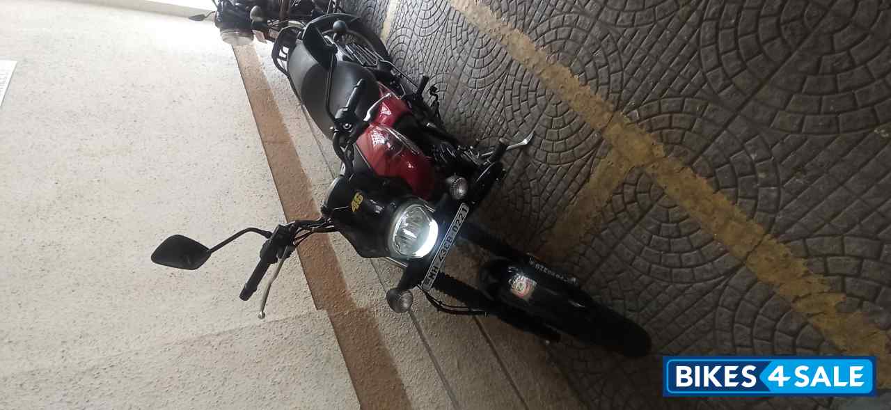 Red Bajaj Avenger Street 160