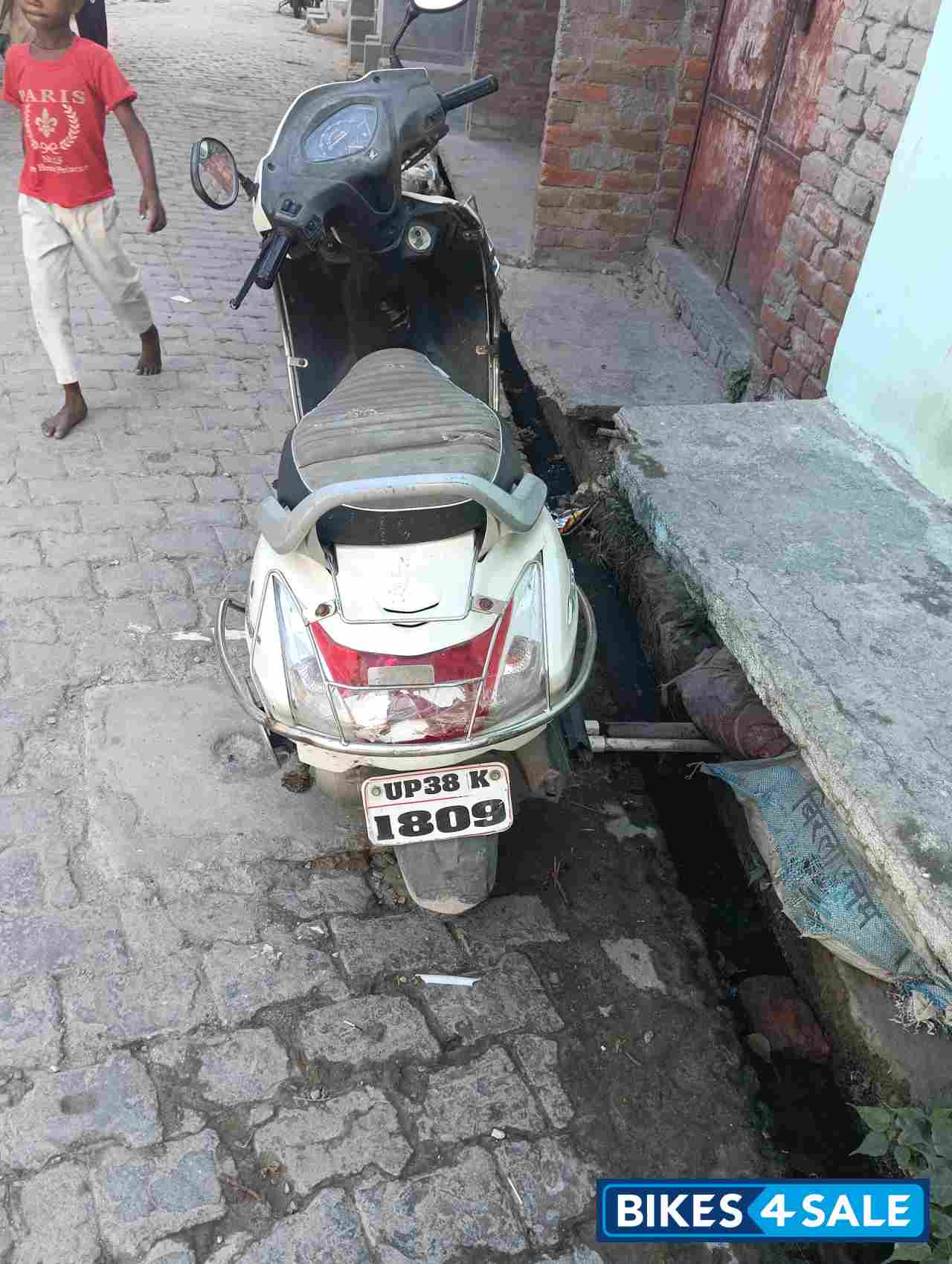 White Honda Activa