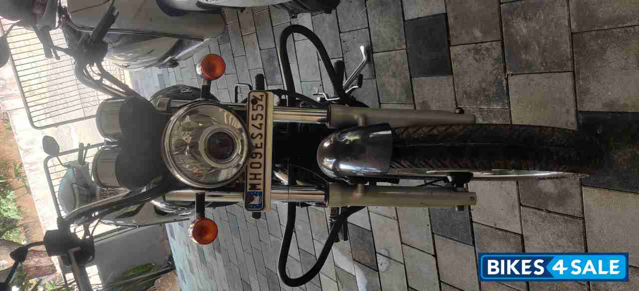 Black Royal Enfield Thunderbird 350