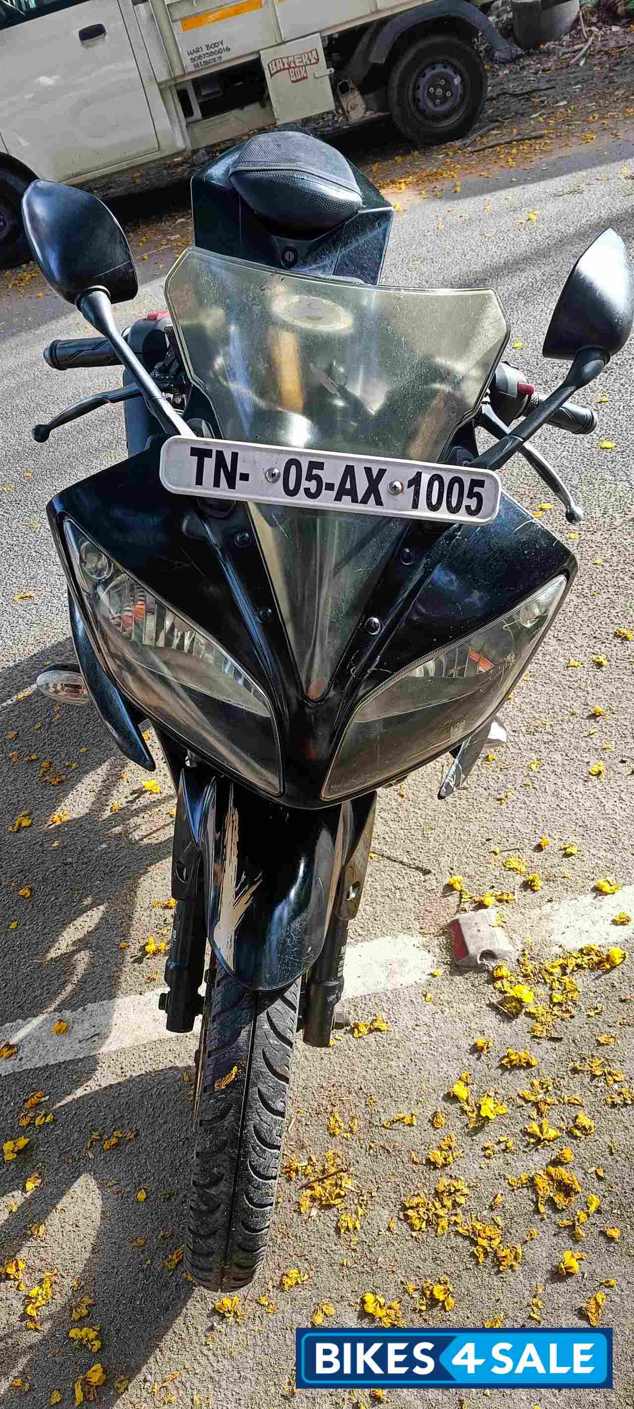 Black & Gold Yamaha YZF R15 V2