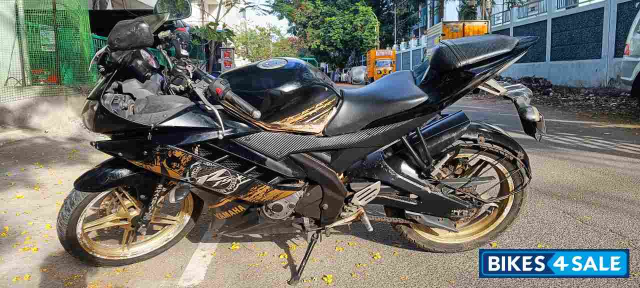 Black & Gold Yamaha YZF R15 V2