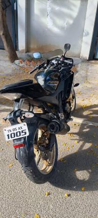 Black & Gold Yamaha YZF R15 V2