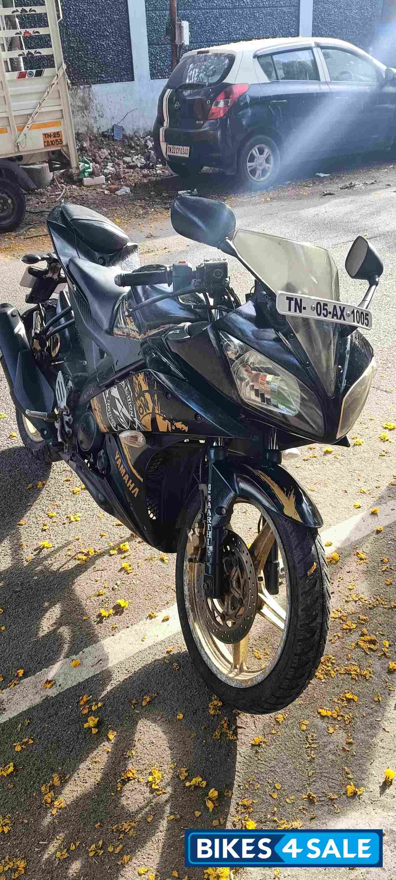 Black & Gold Yamaha YZF R15 V2
