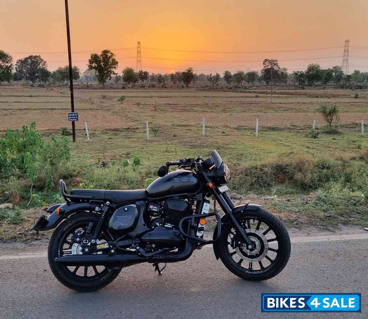 Jawa 42 Dual Channel ABS AllStar Black