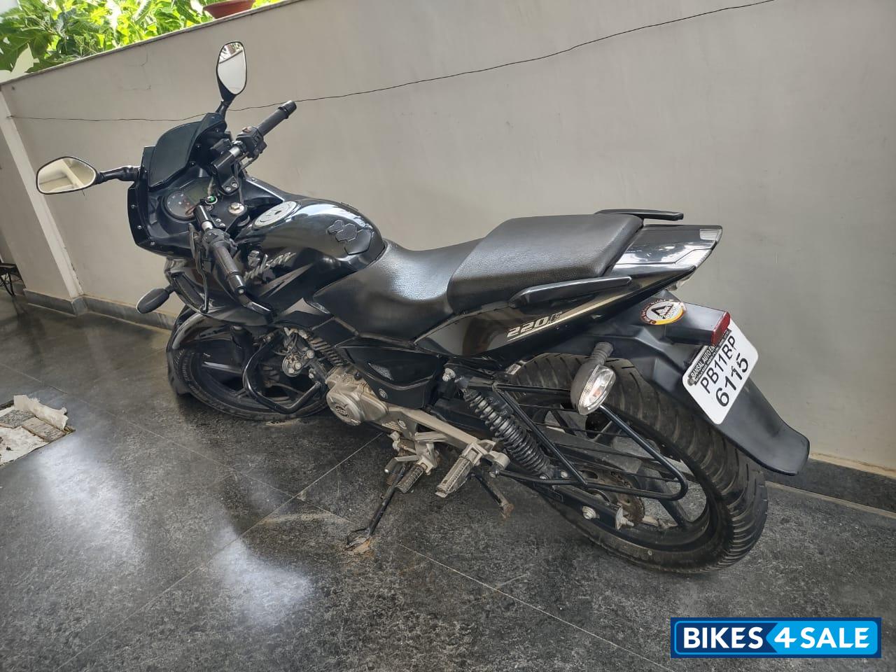 Bajaj Pulsar 220F
