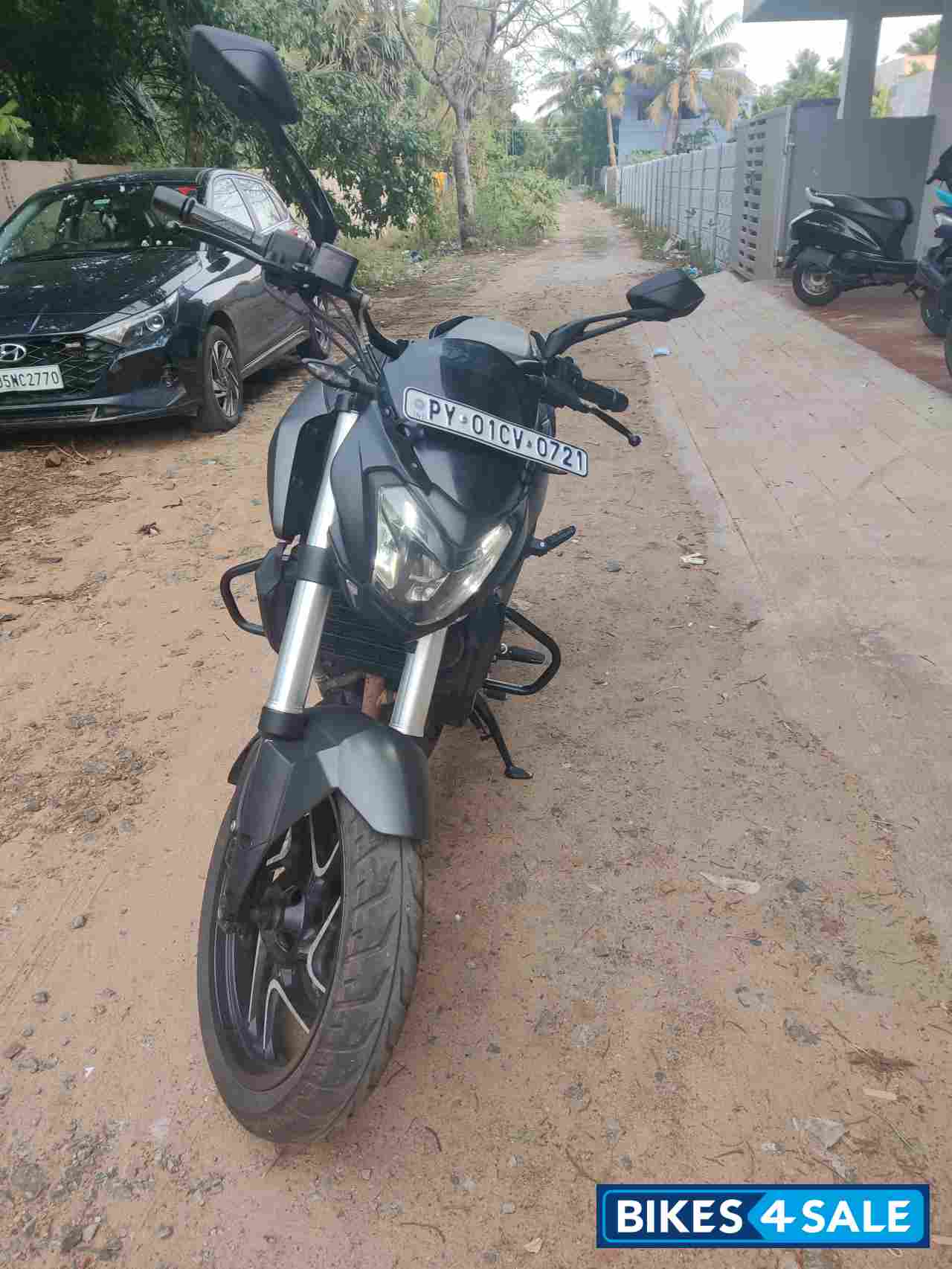 Matt Black Bajaj Dominar 400