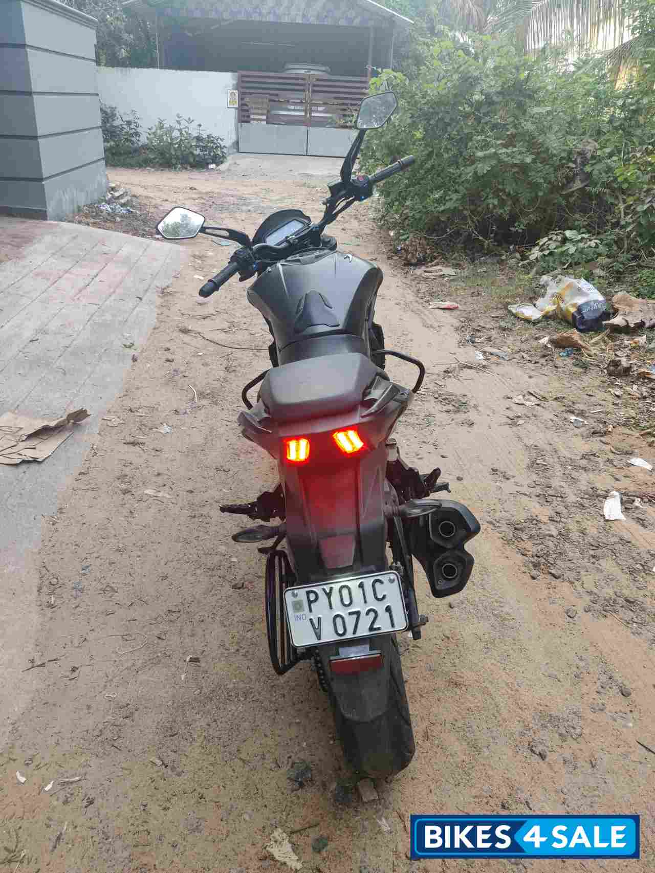 Matt Black Bajaj Dominar 400