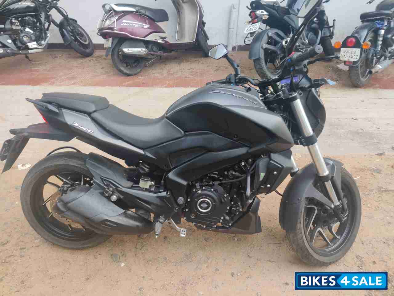 Matt Black Bajaj Dominar 400