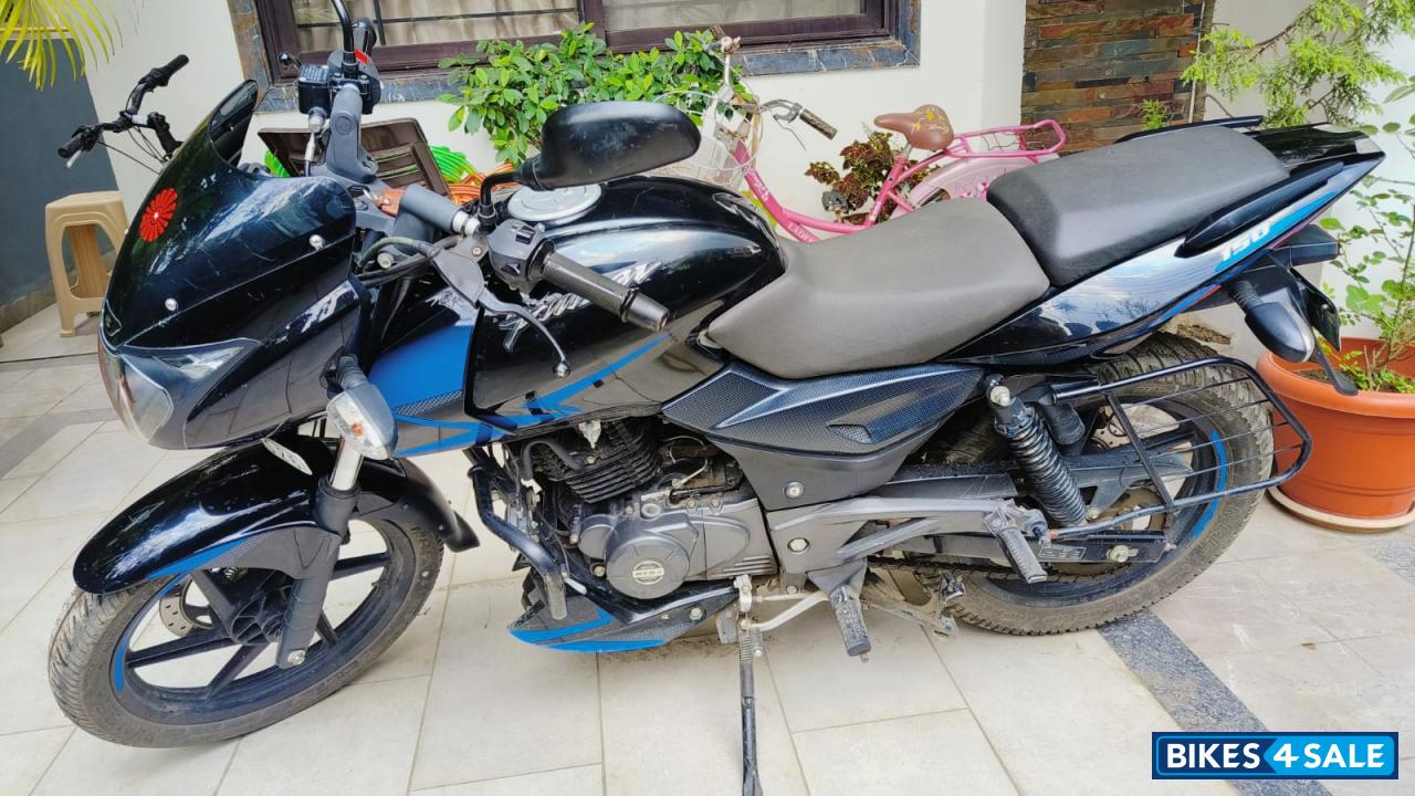 Black Blue Bajaj Pulsar P150 Twin Disc Split Seat