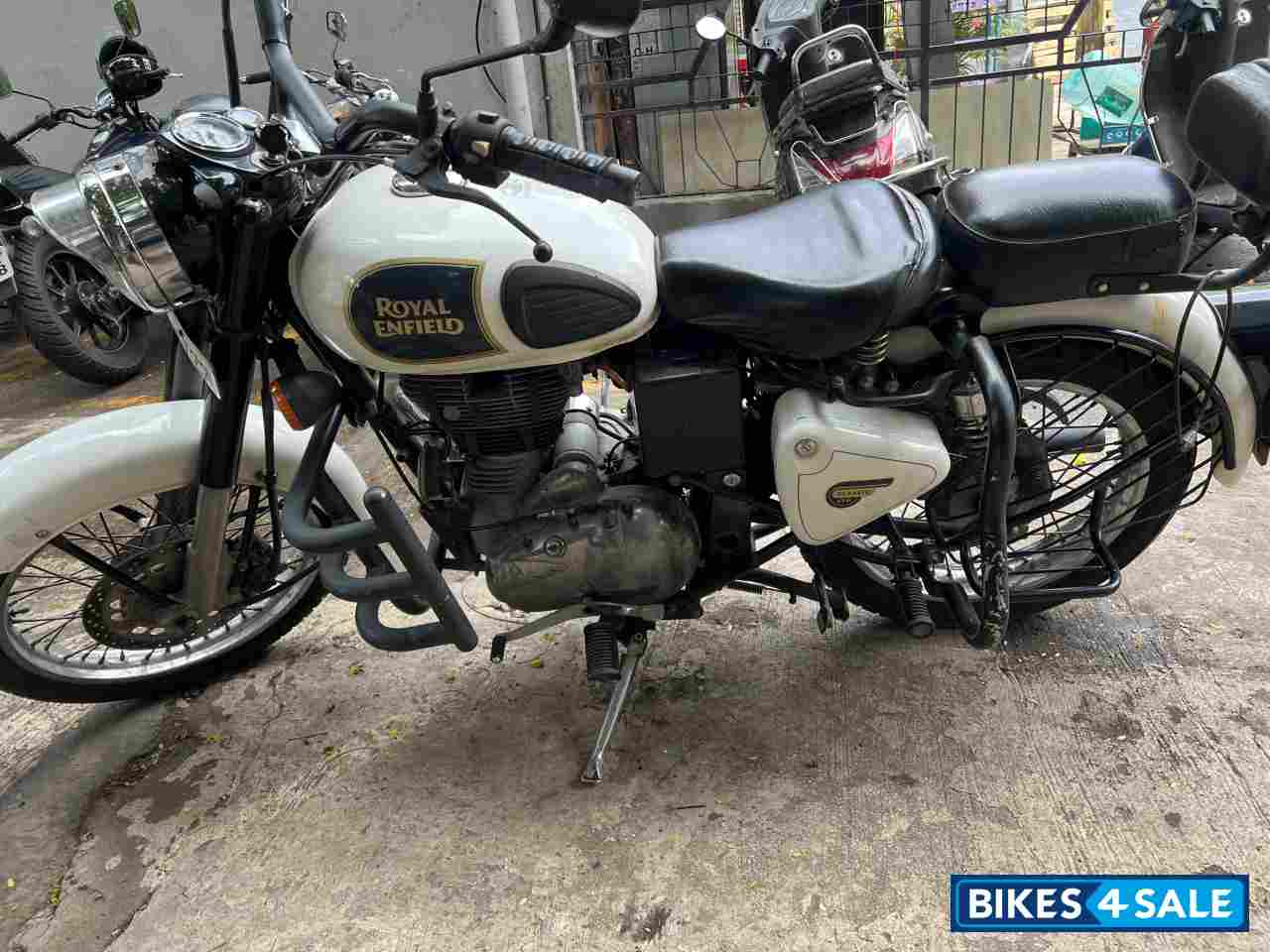 Ash(white) Royal Enfield Classic 350 Ash(white) Royal Enfield Classic 350