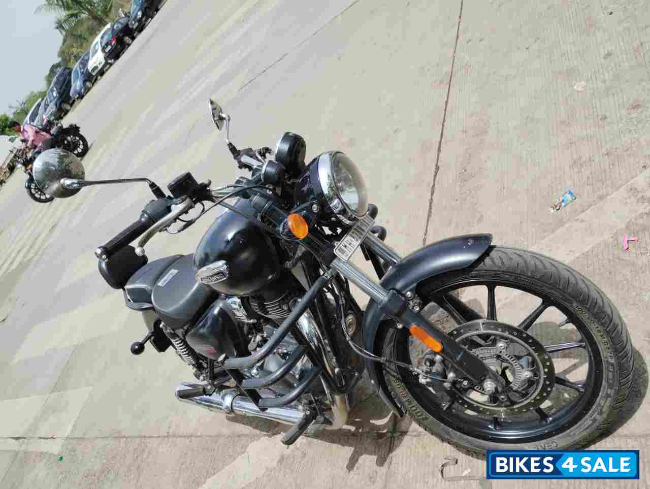 Matt Black Royal Enfield Meteor 350