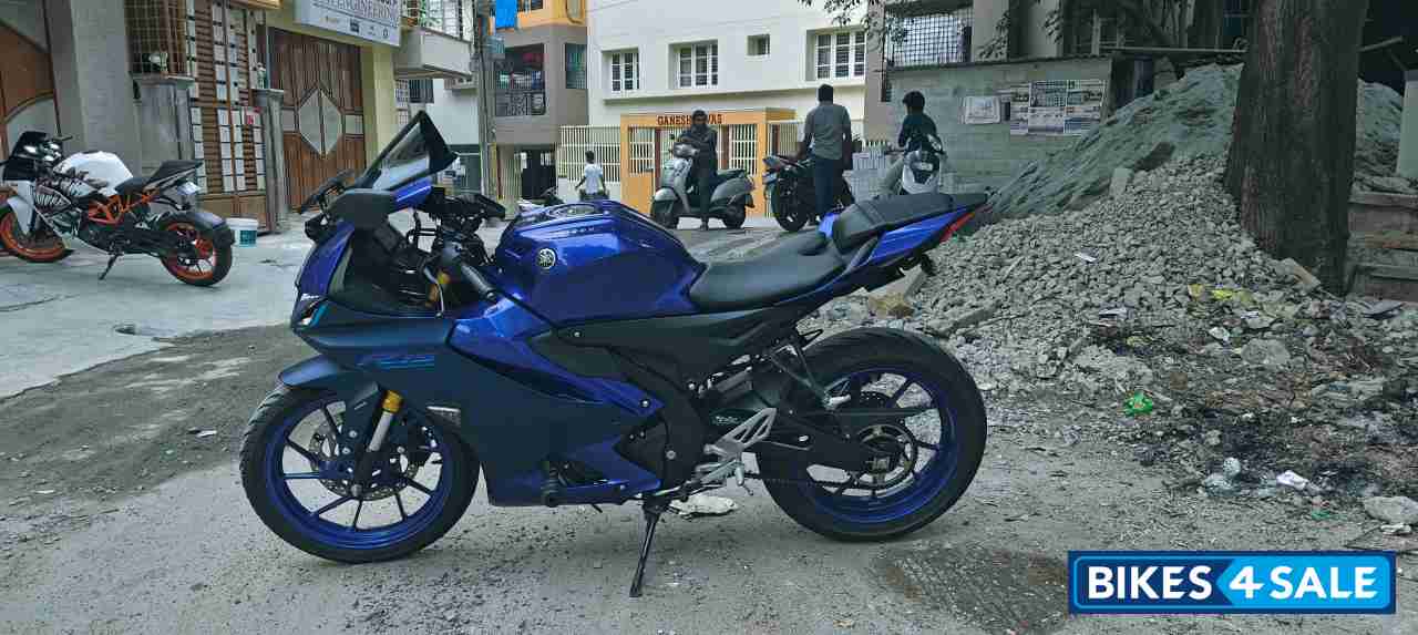Racing Blue Yamaha R15 V4
