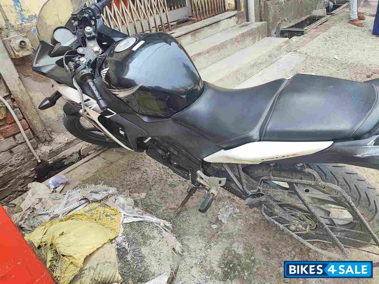 White And Black Honda CBR 150R