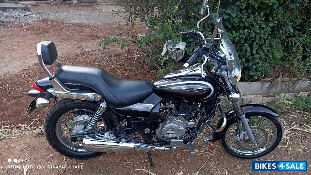 Auburn Black Bajaj Avenger Cruise 220