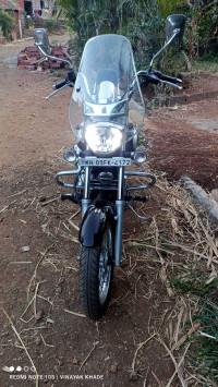Auburn Black Bajaj Avenger Cruise 220