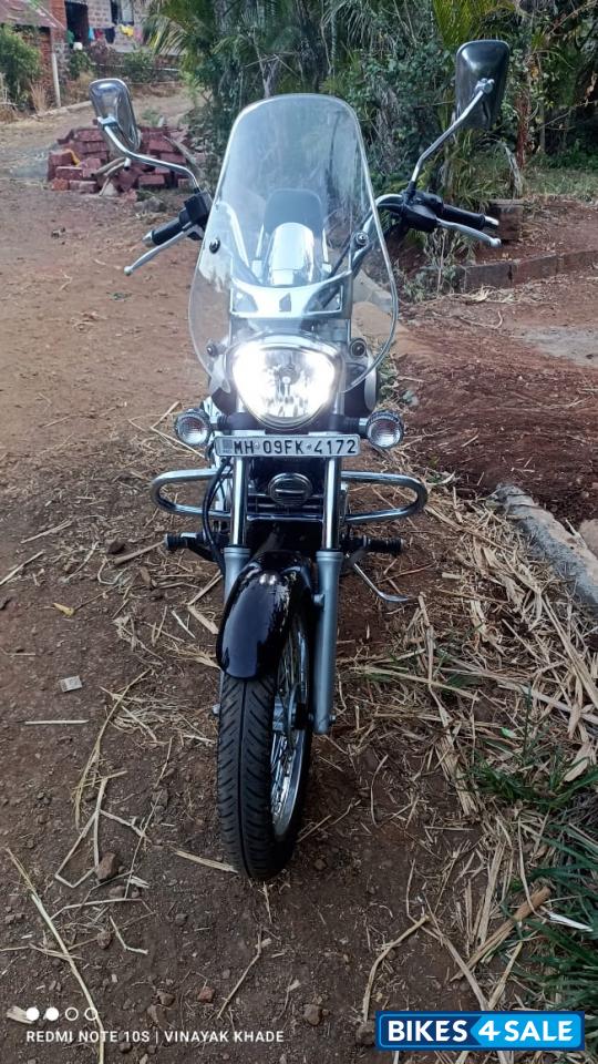 Auburn Black Bajaj Avenger Cruise 220 Auburn Black Bajaj Avenger Cruise 220