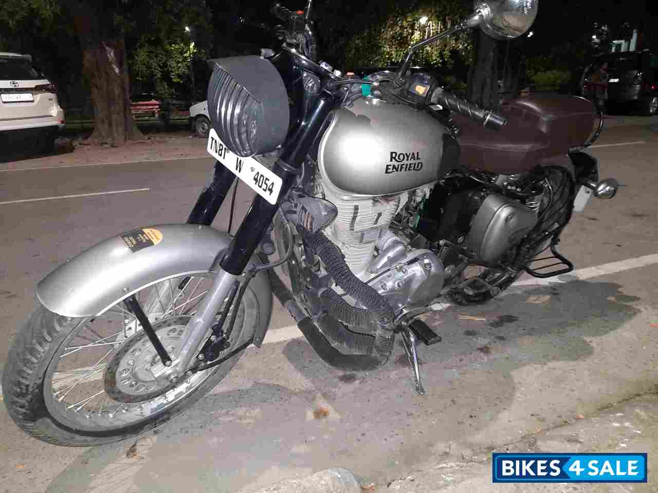 Grey Royal Enfield Classic Gunmetal Grey